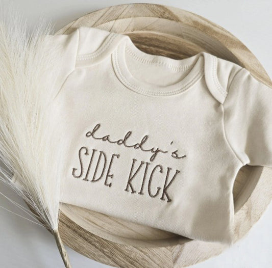 Embroidered Daddy's SIDE KICK Design ONESIES® Baby Bodysuit mom dad 117